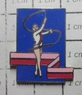 918B Pin's Pins / Beau Et Rare / SPORTS / GYMNASTIQUE RYTHMIQUE ET SPORTIVE GRS RUBAN - Gymnastics