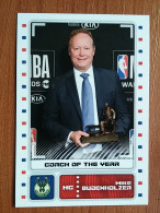 ST 6 - NBA SEASONS 2019-20, Sticker, Autocollant, PANINI, No.427, Mike Budenholzer Stat-Leaders 2018-19 - Books