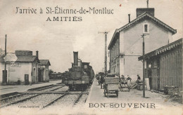 St étienne De Montluc * La Gare , Arrivée Train Locomotive Amchine * Ligne Chemin De Fer Loire Inférieure - Saint Etienne De Montluc