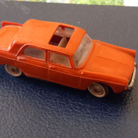 Peugeot 404 Maron Orange  Miniature  De  Norev ( Made In  France )   1/43   Sans N: état Bon - Norev