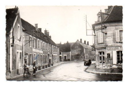 89 COURSON LES CARRIERES La Grande Rue N° 5 - Edit Du Moulin 1964 - Café Du Centre - Auto - Cycliste - Gendarme - Courson-les-Carrières