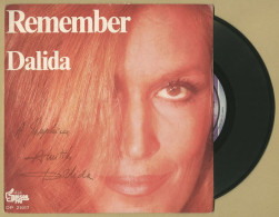Dalida (1933-1987) - French-Italian Singer - Rare Signed 45-RPM Single - COA - Chanteurs & Musiciens