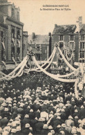 St étienne De Montluc * 1910 * La Bénédiction , Place De L'église * Coiffes - Saint Etienne De Montluc