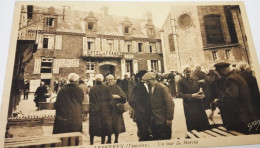 CARTE POSTALE LESNEVEN Jour De Marché  1946 - Lesneven