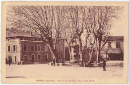 Cpa..84..ROBION..VAUCLUSE..VUE DE LA FONTAINE..PLACE DE LA MAIRIE - Robion