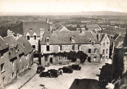 Locronan * Place Et Ancien Hôtel De La Compagnie Des Indes - Locronan