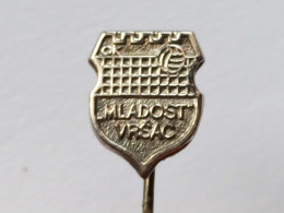 BADGE Z-95-1 - VOLLEYBALL, VOLLEY-BALL CLUB MLADOST, VRSAC, SERBIA - Volleyball