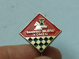 BADGE Z-71-1 - CHESS ECHECS SCHACH AJEDREZ SAKK SAH, KOMEN, SLOVENIA, CLUB - Jeux