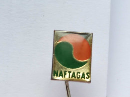 BADGE Z-44-1 - Oil Industry, Fuel, Gas, Oil, NAFTAGAS, YUGOSLAVIA - Carburants