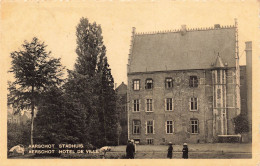 BELGIQUE - Aarschot - Hôtel De Ville - Animé - Personnes Dans La Cour - Carte Postale Ancienne - Aarschot