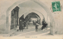 Eymet * Les Arcades * Villageois * Commerces Magasins - Eymet
