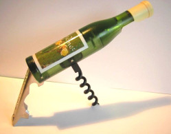 TIRE BOUCHON DECAPSULEUR MAGNET En Forme De Bouteille De VIN Blanc - Bottle Openers