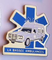 TT226 Pin's Ambulance Ambulances Titimal La Bassée NORD MERCEDES Achat Immédiat - Mercedes