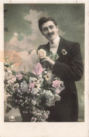 FANTAISIES - Homme Avec Des Fleurs - Carte Postale Ancienne - Men