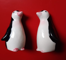 Saliere Et Poivriere En Porcelaine Et Forme De Pingouin - Sonstige & Ohne Zuordnung