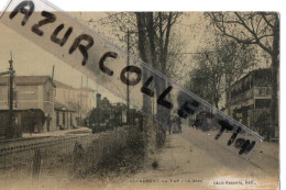 LA GARE ET LE TRAIN . CPA TOILEE - Saint-Laurent-du-Var