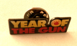 PINS Cinéma Film Year Of The Gun / Signé Ananas / 33NAT - Filmmanie