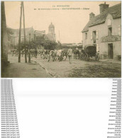 50 BEAUMONT HAGUE. Troupeau De Vaches Et Attelage Devant Restaurant Neel Et L'Eglise Vers 1900 - Beaumont