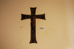 C131 Ancien Crucifix - Jesus Sur La Croix - Métal - Arte Religiosa