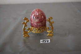 C154 Oeuf Décoratif En Marbre - Socle Doré - Objet De Vitrine - Eieren