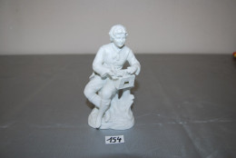 C154 Sculpture - Biscuit Pate Blanche - L'homme Au Pigeon - Personen