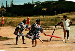 Femmes Kanak, Joueuses De Cricket à Nouméa (Nouvelle Calédonie) Editions Du Pacifique - Cricket