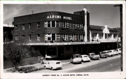 !  S/w Ansichtskarte Aus Cooma, NSW, Australia, Australien, Alpine Hotel, Cars - Sonstige & Ohne Zuordnung