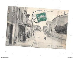 63 - LEZOUX : Rue Saint Taurin, - Lezoux