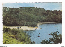 22 MUR DE BRETAGNE Vers Loudéac N°20378 Plage Du Lac De GUERLEDAN Ecole De Voile En 1965 Canoés VOIR DOS - Loudéac