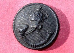 BOUTON UNIFORME MILITAIRE INFANTERIE ANGLAIS WWII, KING'S ROYAL RIFLE CORPS 24mm / BUTTON ENGLAND MILITARIA (2203.379) - Knoppen