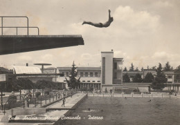 CARTOLINA BUSTO ARSIZIO PISCINA COMUNALE 1947 L.3 TIMBRO ARRIVO LA MADDALENA (VX1447 - Busto Arsizio