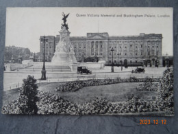 QUEEN VICTORIA MEMORIAL AND BUCKINGHAM PALACE - Buckingham Palace