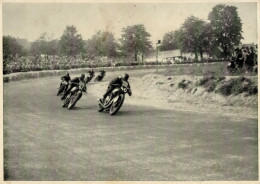 MOTORRAD - Jagd Der Mascinen In Der Stadtkurve Auf Dem Hockenheimer Ring I-II Chasse - Motos