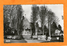 REMALARD - L'Eglise -( 61)(Vieilles Voitures - Dauphine .....) - Eglises Et Couvents