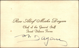 Oltremare - Israele - 1957 - Moshe Dayan - Firma Autografa Su Biglietto Da Visita + Ritaglio Di Giornale D'epoca - Autres & Non Classés