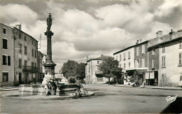 63 , VIC LE COMTE , Place Du Jeu De Paume , * 298 94 - Vic Le Comte