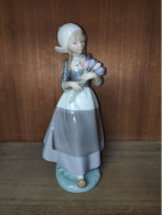 01005065 HOLANDESITA CON TULIPANES. FIGURA PORCELANA LLADRÓ DESCATALOGADA - Lladro (ESP)