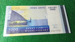 MADAGASKARA- 2012-       5000   ARIARIY     UNC - Madagaskar