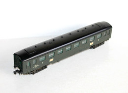 HORNBY ACHO VOITURE VOYAGEUR AMENAGÉ, 2nd CLASSE SNCF B10 Myfi 20031 PARIS LILLE, TRAIN - MODELE FERROVIAIRE (2105.207) - Passagierwagen