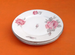 3 Assiettes Plates  Porcelaine Blanche à Décor De Roses - Assiettes