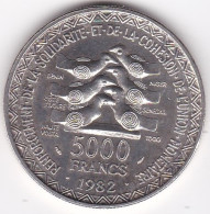 Banque Centrale Des Etats De L'Afrique De L'Ouest. 5000 Francs 1982.  En Argent. KM# 11 - Andere - Afrika