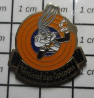 2922 Pins Pin's / Rare & Belle Qualité / CINEMA / BUGS BUNNY FESTIVAL DES CARTOONS Variante Orange - Kino