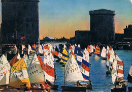 CPM..17..LA ROCHELLE..REGATE DEVANT LA TOUR ST NICOLAS ET LA TOUR DE LA CHAINE - Voile