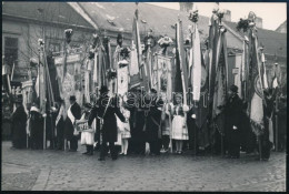 1938 Kassa, Felvidéki Bevonulás, ünnepi Felvonulás Zászlókkal, Későbbi Előhívás, 17x11,5 Cm - Andere & Zonder Classificatie