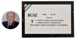 1989. Kádár János Arcképét ábrázoló Műanyag Kitűző (26mm) + Buszjegy A Temetésére T:XF - Zonder Classificatie