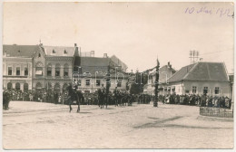 * T2/T3 1932 Fogaras, Fagaras; Román Katonai Felvonulás, Gyógyszertár, M. E. Wolf üzlete / Romanian Military Parade, Pha - Zonder Classificatie