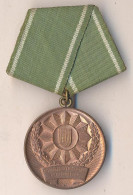 DDR.Medaille Für Ausgezeichnete Leistungen In Den Bewaffneten Organen Des Ministeriums Des Innern.Alter Stil. 18. - RDA