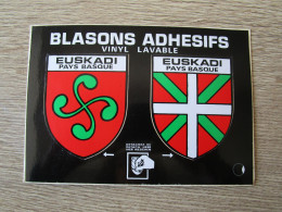 CPA 2 BLASONS ADHESIFS PAYS BASQUE EUSKADI - Aquitaine