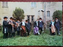 RÉGION - BOURGOGNE - Le Cotillon Vert, Danse Charollaise. (Folklore / Intruments De Musique: Accordéon, Vièle...) CPSM - Bourgogne