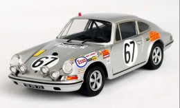 Porsche 911 S - 24h Le Mans 1969 #67 - P. Farjon/J. Dechaumel - Troféu - Trofeu